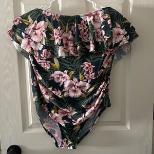 Ruffled swimsuit with convertible straps